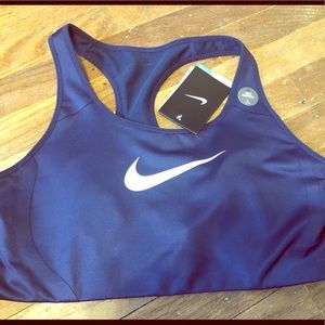 Nike women’s navy sports bra